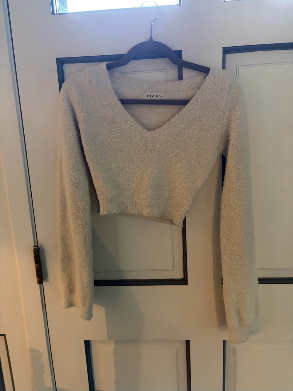 Cozy Cropped V-Neck Sweater - Cream